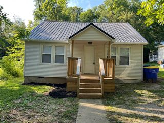 725 E  3rd St, Russellville, KY 42276