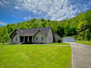 180 Radnor Dr, Staffordsville, KY 41256