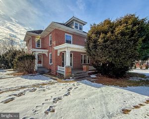 169 W  Main St, Reinholds, PA 17569