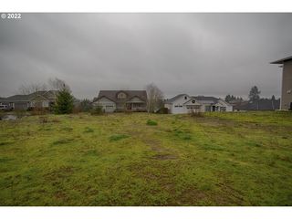 525 NW Mount Bachelor St, Mcminnville, OR 97128
