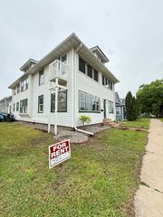 2003 Wood St, La Crosse, WI 54603