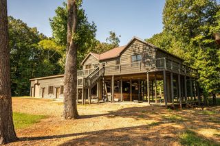 558 Humphries Cove Rd, West Point, MS 39773