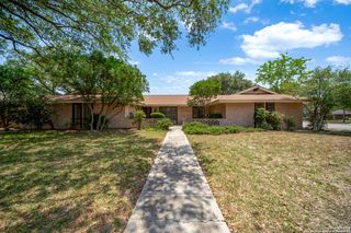 402 Waycrest, Windcrest, TX 78239