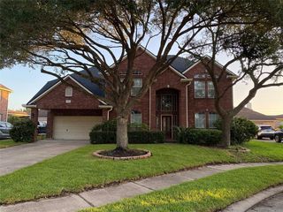 9403 Sundance Dr, Pearland, TX 77584