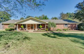 105 Center St, Flora, MS 39071