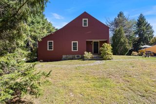 2 Plummer Lane, Kennebunk, ME 04043