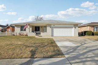 15323 Olympic Dr, Macomb, MI 48044