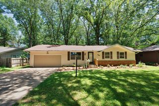 856 S Devonshire Drive, Springfield, MO 65802