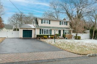 89 Parkside Avenue, Miller Place, NY 11764