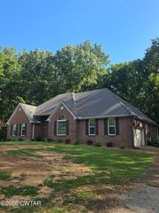 70 Southshore Dr, Jackson, TN 38305