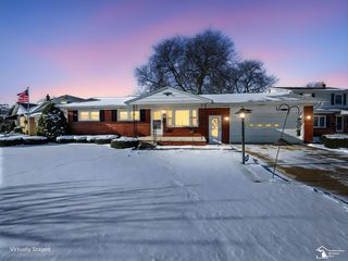 1055 Lavender St, Monroe, MI 48162