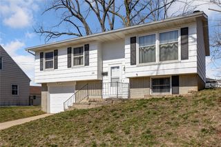 160 5th Ave, Marion, IA 52302