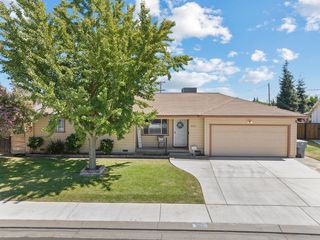 2121 Yosemite Ave, Escalon, CA 95320