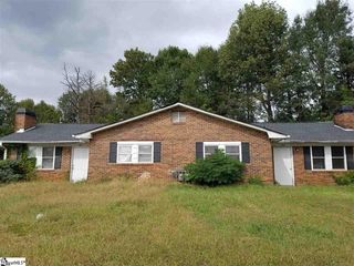 140/142 Chelsea Dr, Moore, SC 29369