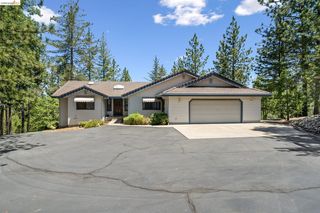 11335 Bridal Veil Dr, Groveland, CA 95321