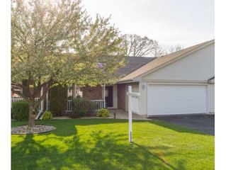 2550 Havenwood Dr #E, Oshkosh, WI 54904