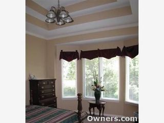 Master Bedroom w/Tray cieling & Bay window