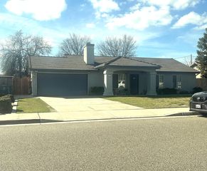 3239 Lee St, Selma, CA 93662