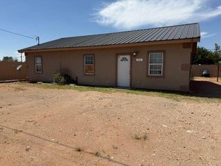 301-303 W  2nd St, Wickett, TX 79788