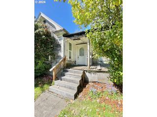 343 NE 8th St, McMinnville, OR 97128