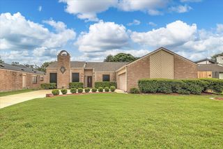 1039 Honey Hill Dr, Houston, TX 77077