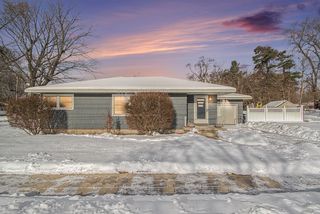 409 South St, Spring Lake, MI 49456