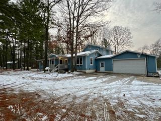 8603 Amvet Dr, Roscommon, MI 48653