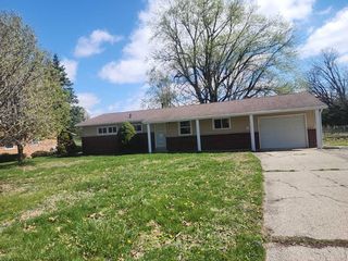 2315 University Dr, Charleston, IL 61920