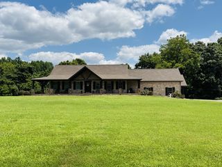 375 Autumn Ridge Ln, Lafayette, TN 37083