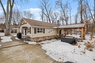 50389 E  Lake Shore Dr, Dowagiac, MI 49047