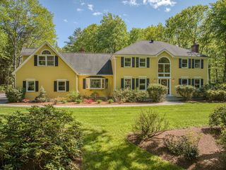 48 McINTOSH Lane, Bedford, NH 03110