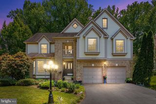 9429 Wooded Glen Ave, Burke, VA 22015