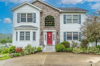 99 Elizabeth Ave, Hallstead, PA 18822