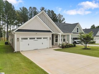 327 Wakelon Dr, Greer, SC 29651