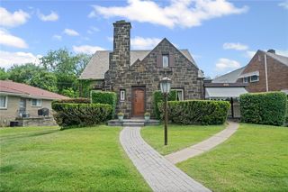 28 York Dr, Pittsburgh, PA 15214