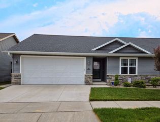 203 Clubhouse Ln, Kimberly, WI 54136