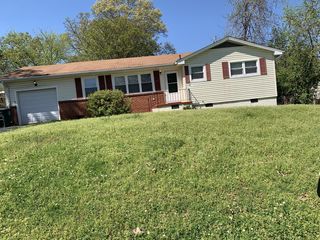 1207 Cranbrook Dr, Hixson, TN 37343