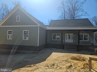 S  Hill Banks Dr, Center Cross, VA 22437