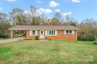 221 4th St NE, Conover, NC 28613