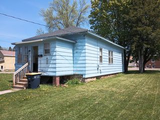 106 S  Mansfield St, Ironwood, MI 49938