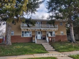 326 W  5th St, Oconomowoc, WI 53066