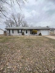 419 Eagles Way, Troy, IL 62294