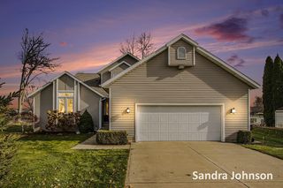 12712 Sunrise Ct, Wayland, MI 49348