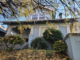 2027 SE 37th Ave, Portland, OR 97214 - See Est. Value, Schools &amp; More
