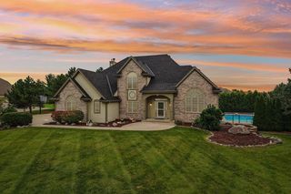 7380 S Cambridge DRIVE, Franklin, WI 53132