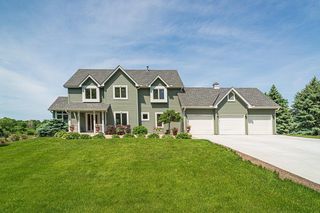 2604 Lakeview Dr, Shakopee, MN 55379