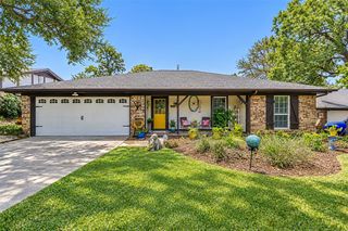 2125 Cambridge Dr, Hurst, TX 76054