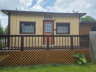 1028 Baker Ave, Bacliff, TX 77518