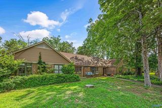 915 Way Thru The Woods SW, Decatur, AL 35603