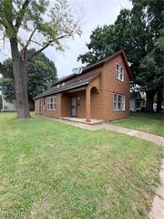 6603 Charter Ave, Cleveland, OH 44127